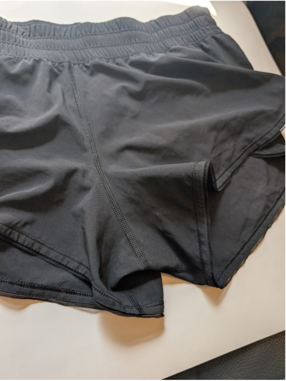 Lululemon Seek The Heat Short II (2.5") size 8 in EUC - Picture 6 of 11